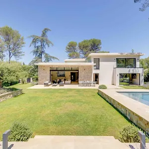 De Luxe Villa